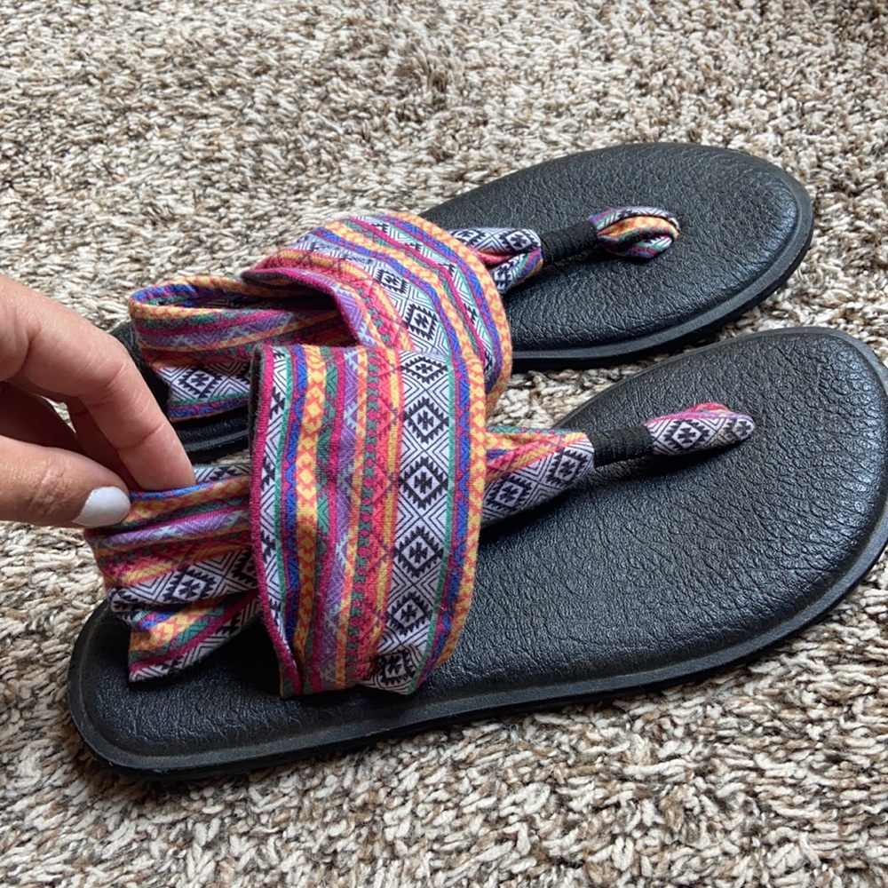 Sanuk yoga sling sandal size 9 - tribal print